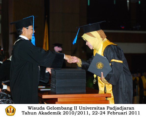 wisuda-keperawatan-s2-s1-oleh-dekan-061