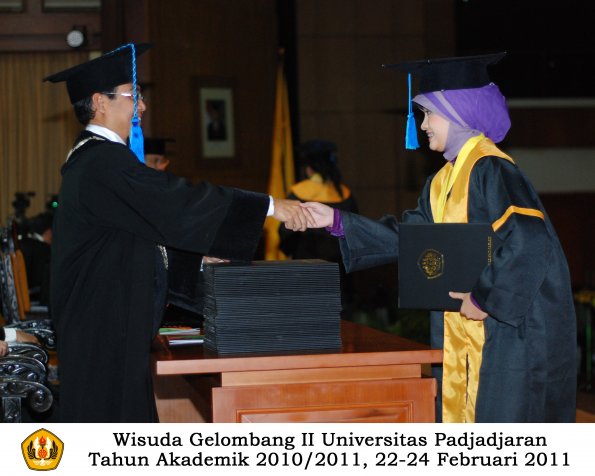 wisuda-keperawatan-s2-s1-oleh-dekan-062