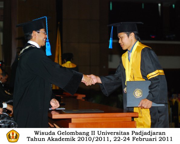 wisuda-keperawatan-s2-s1-oleh-dekan-065