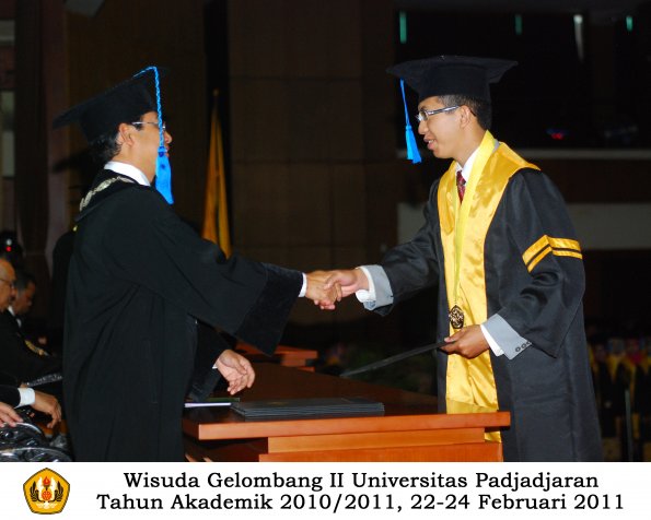 wisuda-keperawatan-s2-s1-oleh-dekan-071