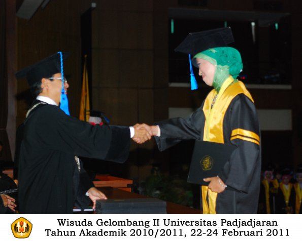 wisuda-keperawatan-s2-s1-oleh-dekan-075