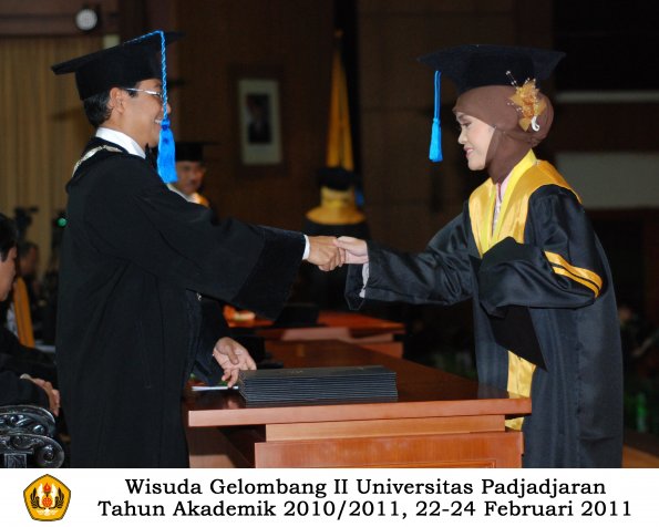 wisuda-keperawatan-s2-s1-oleh-dekan-076