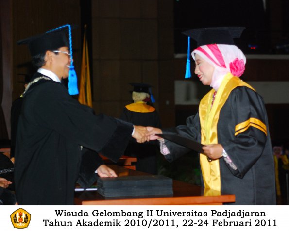 wisuda-keperawatan-s2-s1-oleh-dekan-077