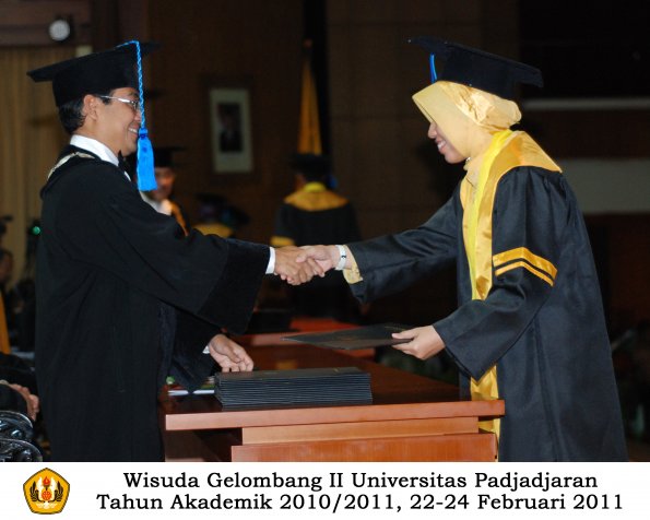 wisuda-keperawatan-s2-s1-oleh-dekan-078