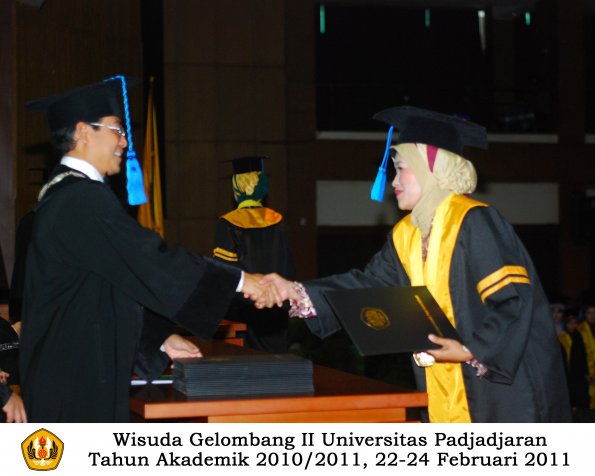 wisuda-keperawatan-s2-s1-oleh-dekan-079