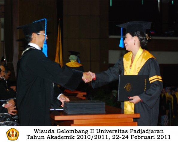 wisuda-keperawatan-s2-s1-oleh-dekan-083