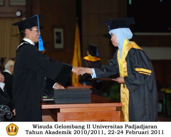 wisuda-keperawatan-s2-s1-oleh-dekan-086