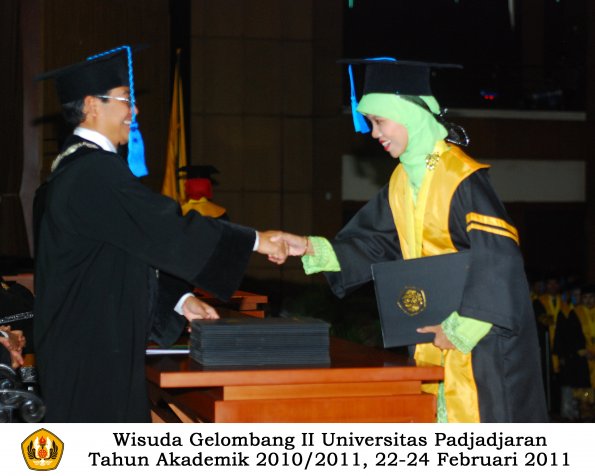 wisuda-keperawatan-s2-s1-oleh-dekan-087