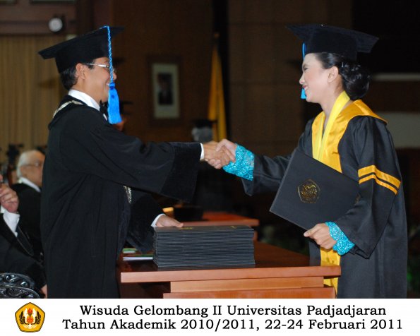 wisuda-keperawatan-s2-s1-oleh-dekan-088