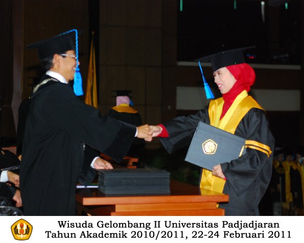 wisuda-keperawatan-s2-s1-oleh-dekan-089