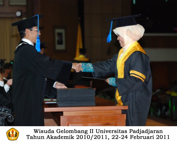 wisuda-keperawatan-s2-s1-oleh-dekan-095