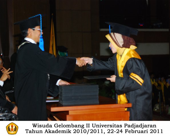 wisuda-keperawatan-s2-s1-oleh-dekan-096