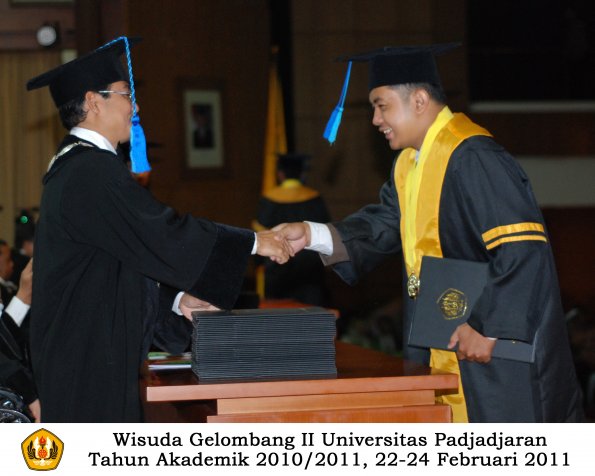 wisuda-keperawatan-s2-s1-oleh-dekan-097