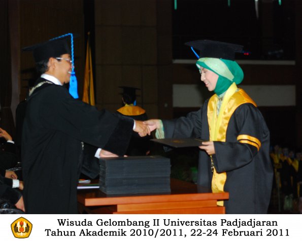 wisuda-keperawatan-s2-s1-oleh-dekan-098