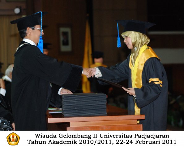 wisuda-keperawatan-s2-s1-oleh-dekan-101