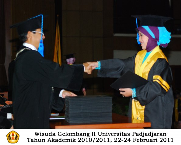 wisuda-keperawatan-s2-s1-oleh-dekan-104