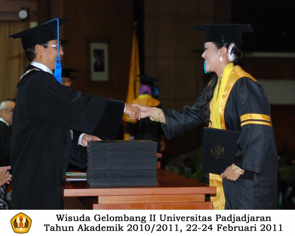 wisuda-keperawatan-s2-s1-oleh-dekan-105