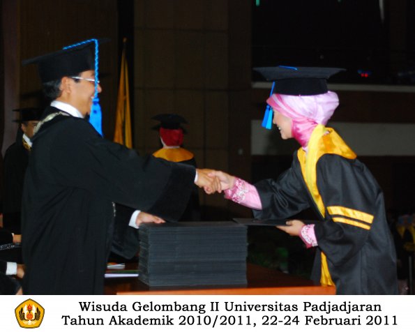 wisuda-keperawatan-s2-s1-oleh-dekan-106