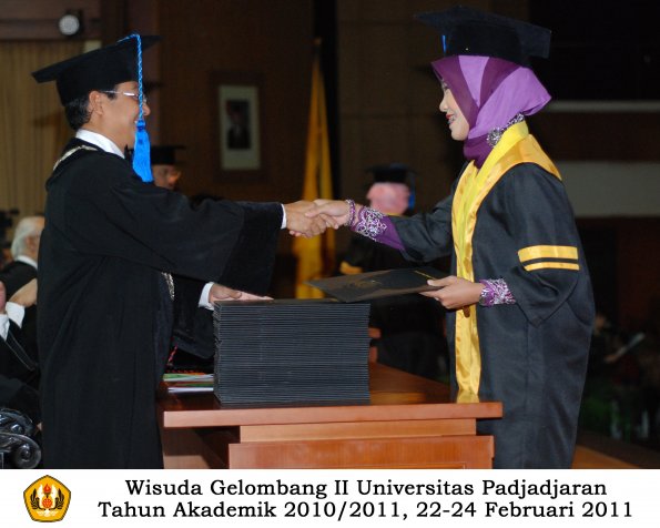 wisuda-keperawatan-s2-s1-oleh-dekan-107