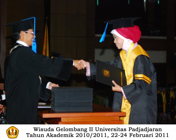 wisuda-keperawatan-s2-s1-oleh-dekan-108