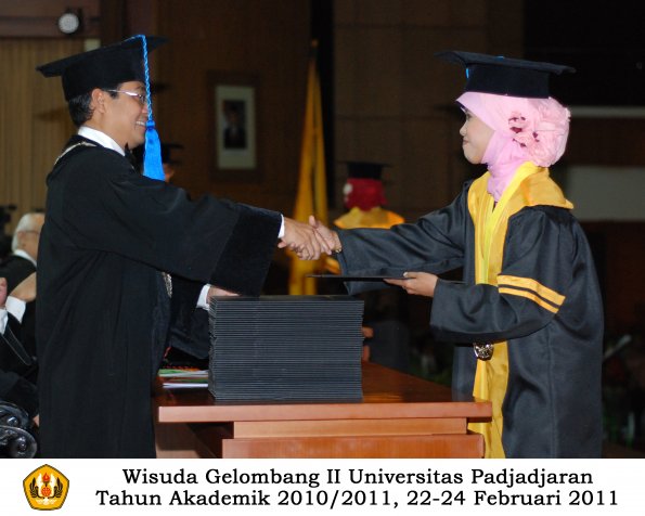 wisuda-keperawatan-s2-s1-oleh-dekan-109