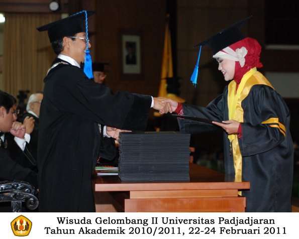 wisuda-keperawatan-s2-s1-oleh-dekan-111