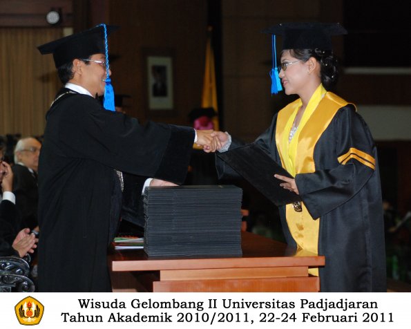 wisuda-keperawatan-s2-s1-oleh-dekan-113