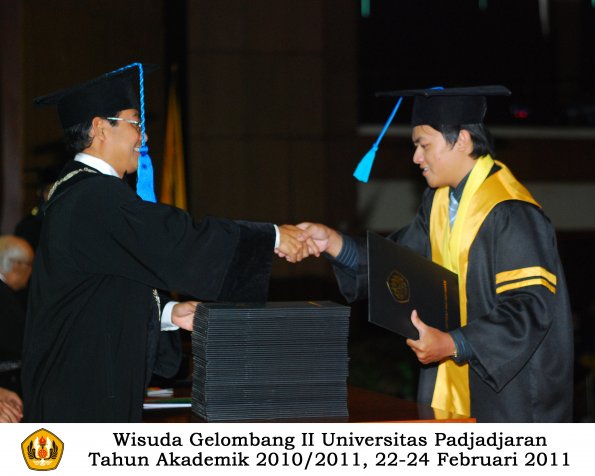 wisuda-keperawatan-s2-s1-oleh-dekan-114