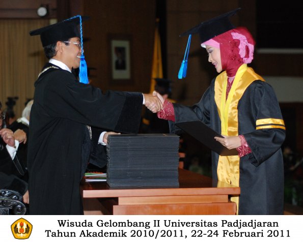 wisuda-keperawatan-s2-s1-oleh-dekan-115