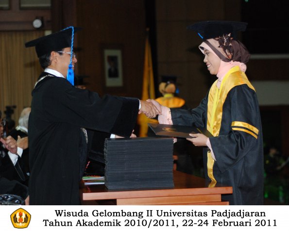 wisuda-keperawatan-s2-s1-oleh-dekan-117