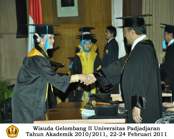 wisuda-keperawatan-s2-s1-oleh-rektor-001