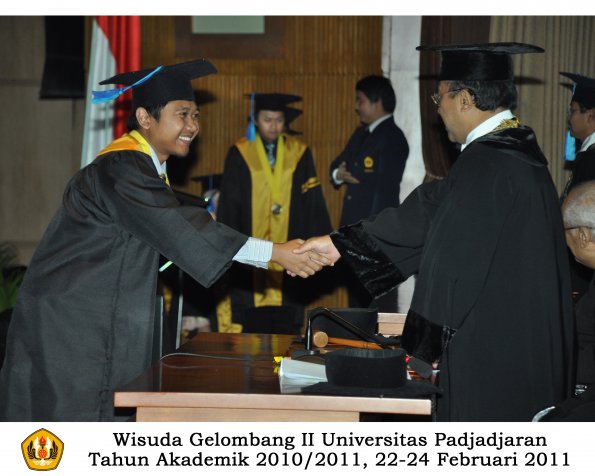 wisuda-keperawatan-s2-s1-oleh-rektor-004