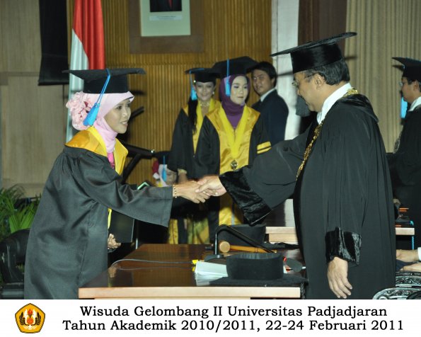 wisuda-keperawatan-s2-s1-oleh-rektor-005