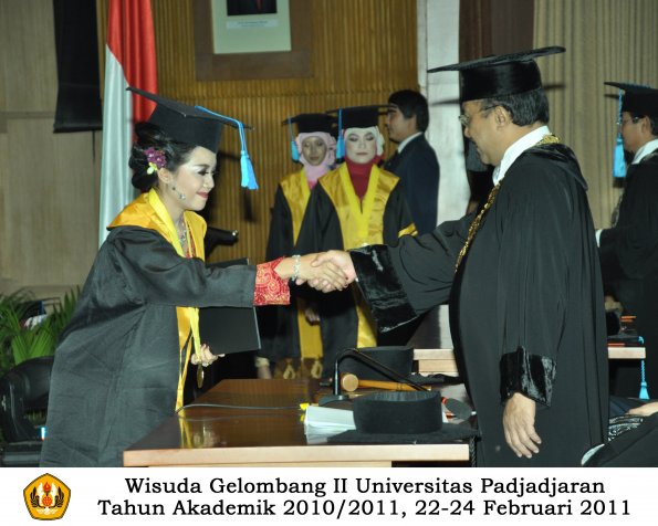 wisuda-keperawatan-s2-s1-oleh-rektor-009