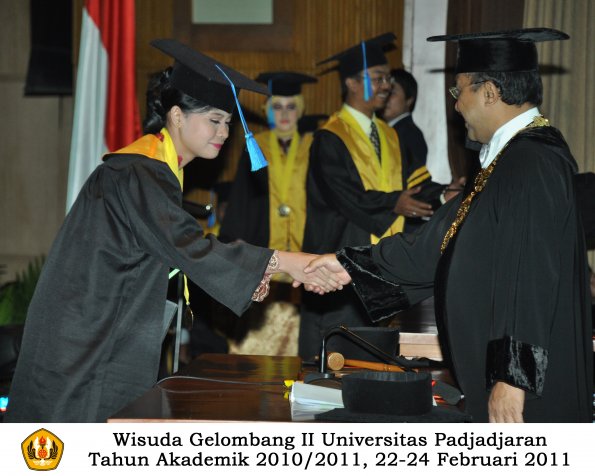 wisuda-keperawatan-s2-s1-oleh-rektor-012