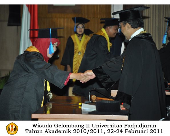 wisuda-keperawatan-s2-s1-oleh-rektor-017