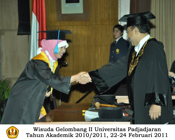 wisuda-keperawatan-s2-s1-oleh-rektor-022