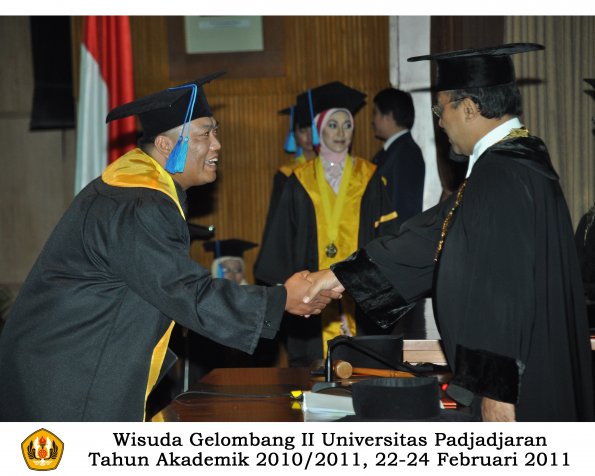 wisuda-keperawatan-s2-s1-oleh-rektor-025