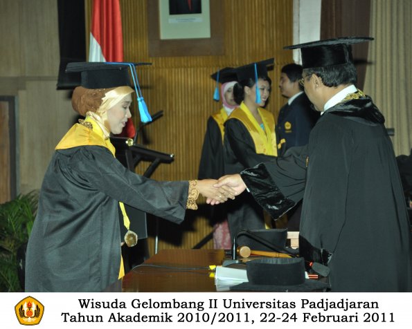 wisuda-keperawatan-s2-s1-oleh-rektor-026