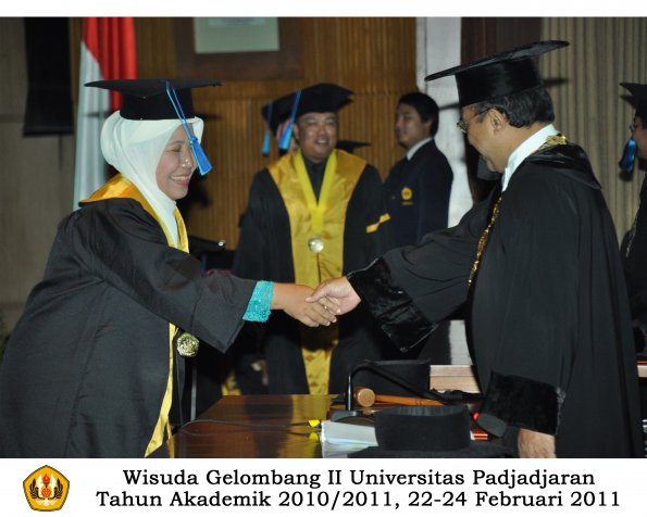 wisuda-keperawatan-s2-s1-oleh-rektor-027