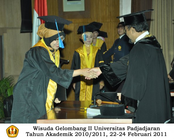 wisuda-keperawatan-s2-s1-oleh-rektor-028