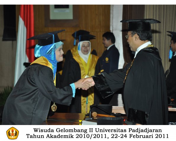 wisuda-keperawatan-s2-s1-oleh-rektor-029