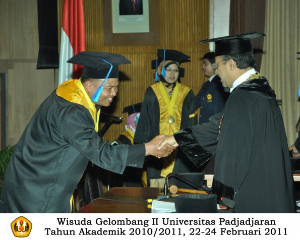 wisuda-keperawatan-s2-s1-oleh-rektor-030