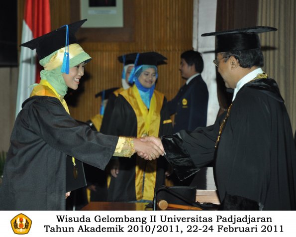 wisuda-keperawatan-s2-s1-oleh-rektor-031