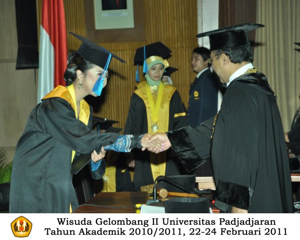 wisuda-keperawatan-s2-s1-oleh-rektor-032