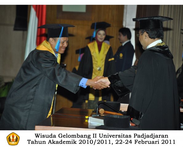 wisuda-keperawatan-s2-s1-oleh-rektor-033