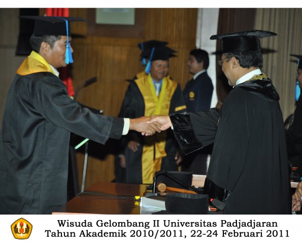 wisuda-keperawatan-s2-s1-oleh-rektor-035