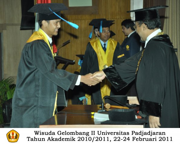 wisuda-keperawatan-s2-s1-oleh-rektor-036