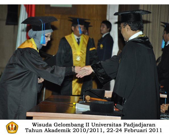 wisuda-keperawatan-s2-s1-oleh-rektor-037