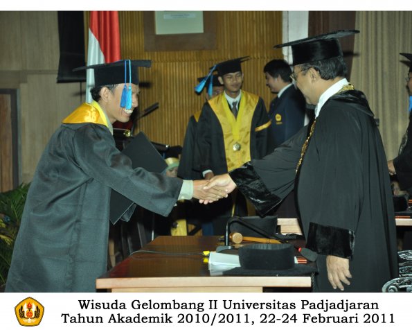 wisuda-keperawatan-s2-s1-oleh-rektor-038